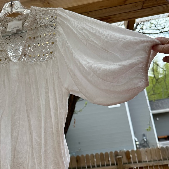 Aryn K. Anthropologie White Gold Crocheted Gauze Embellished Boho Blouse medium - Picture 4 of 15